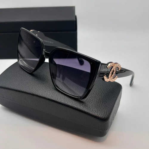 فروش عینک آفتابی زنانه مارک دار طرح شنل نگین دار